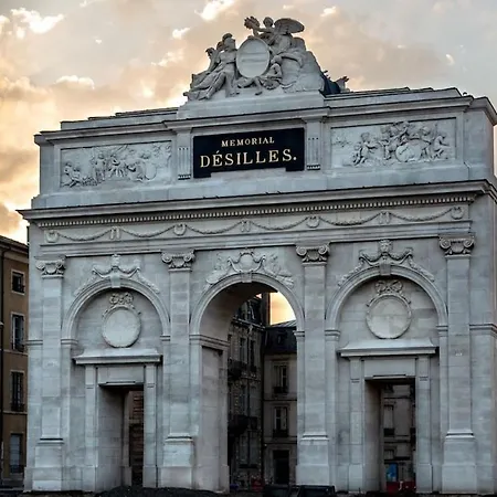 Renove Et Cosy Idealement Situe Apartamento *